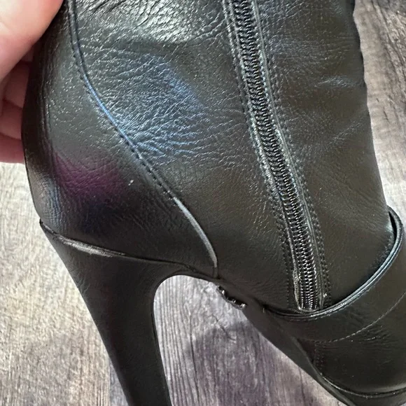 Vera Wang Black Heeled Boots - Picture 4 of 11